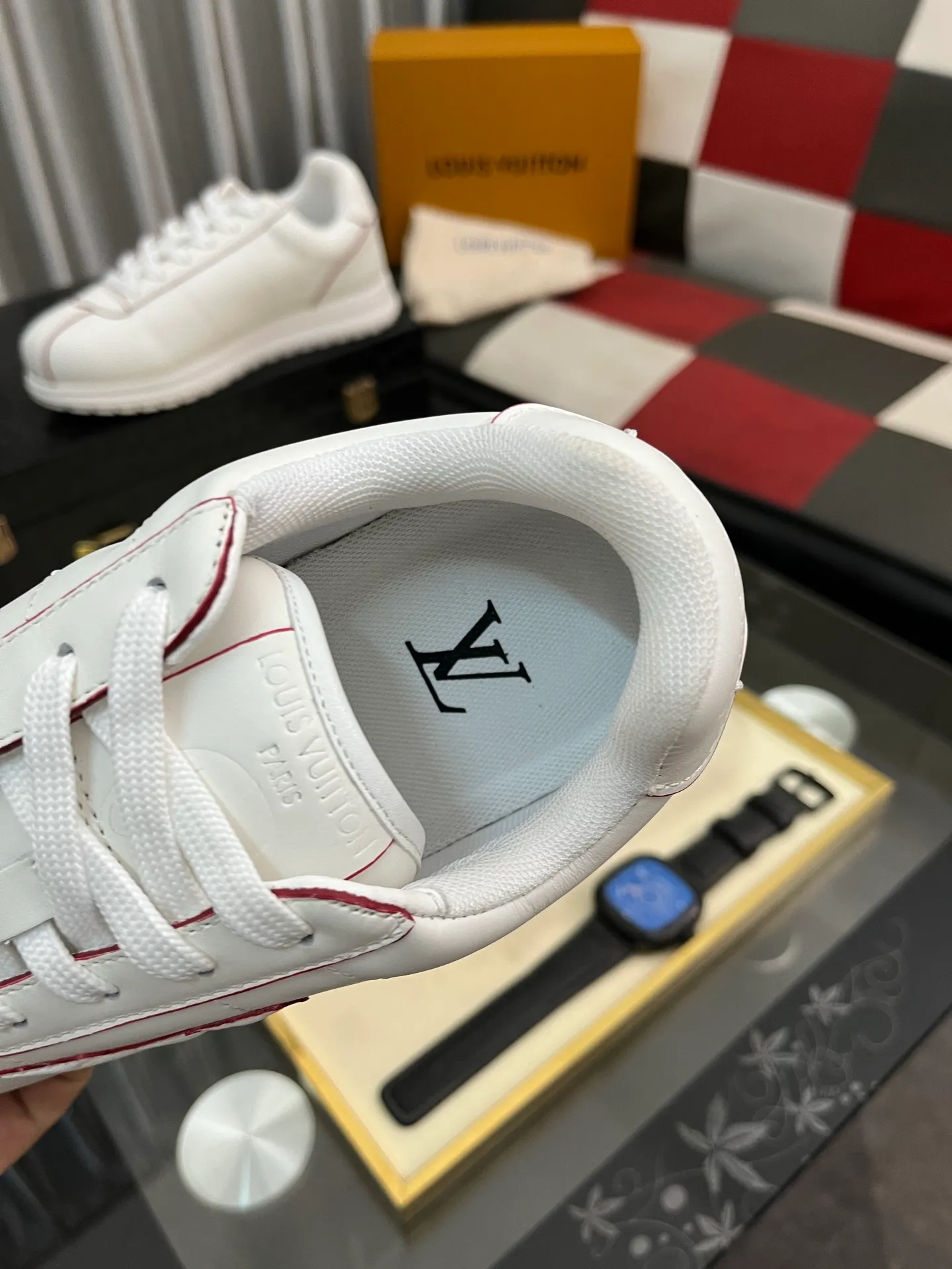 Men's shoes 💰700⌚️⌚️LV TARINE Louis Vuitton x Tyler joint model Donkey brand L family embossed couple style casual sneakers skate shoes original purchase and development This LV Trainer sneaker comes from the Louis Vuitton and Tyler collaboration series. The Monogram pattern and brand logo are transformed into nubuck calf leather embossing and side decoration respectively, witnessing the artist's creative interpretation of classic elements. The deep tones accentuate the complex upper, which requires hours of craftsmanship to complete. Exquisitely packaged at the delivery counter🛍📦 ▪️Fabrics: Original customized first-layer cowhide ▪️Inner lining: Original customized breathable mesh ▪️Outsole: Original open-molded two-color TPU combination outsole ▪️Sole thickness: 3CM ▪️Size: Women's 35-40 / Men's 38-46